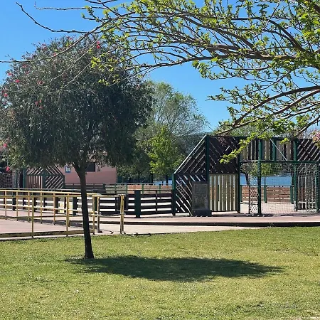 Amplio A Pie De Playa Y Zona Recreativa